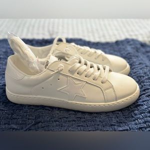 NWT size 8.5 solid white Vintage Havanas. Got these at TJ maxx.